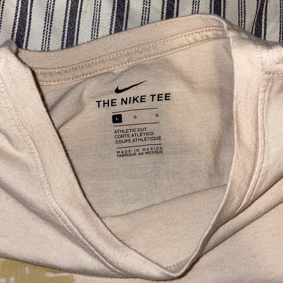 Nike tee - Picture 2 of 6